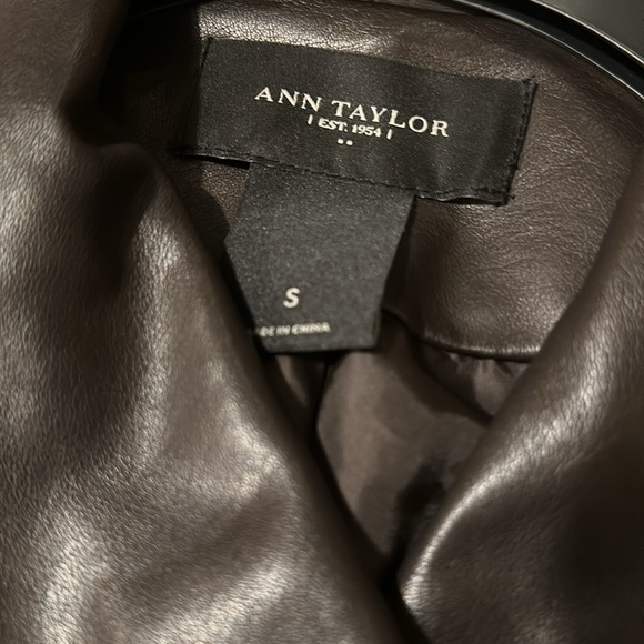 EUC ANN TAYLOR LEATHER LOOK BIKER JACKET. VERY DARK BROWN SIZE SMALL BUTTERYSOFT - Picture 6 of 10